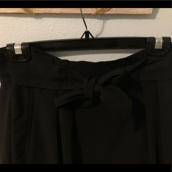 Black Skirt Tie in the Front - Picture 2 of 3